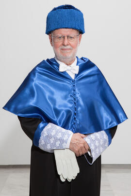 Retrato de Antonio Luque previo a su investidura como Doctor "Honoris Causa" por la Facultad de Ciencias de la Universidad de Málaga. Edificio del Rectorado. Octubre de 2016