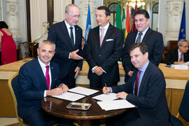 Firma de acuerdo. Presentación del Centro Internacional de Autoridades y Líderes. Ayuntamiento de Málaga. Julio de 2018