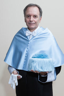 Retrato de Antonio Soler previo a su investidura como Doctor "Honoris Causa" por la Facultad de Filosofía y Letras de la Universidad de Málaga. Paraninfo. Junio de 2016