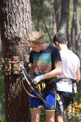 Actividad en Aventura Amazonia Marbella. Olimpiada Española de Economía, Fase Nacional. Marbella. Junio de 2015