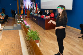 Intérprete de signos. Apertura del Curso Académico 2020/2021 de la Universidad de Málaga. Paraninfo. Septiembre de 2020
