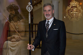 Retrato de Miguel Porras Fernández previo a la Estación de Penitencia de la Hermandad de los Estudiantes. Málaga. Abril de 2022