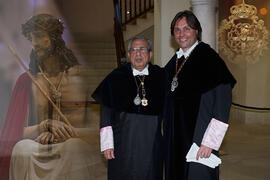 Retrato de José Ángel Narváez y Francisco Oliva previo a la Estación de Penitencia de la Hermandad de los Estudiantes. Málaga. Abril de 2022