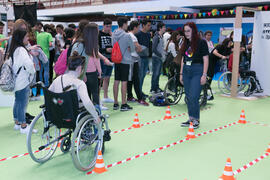 Circuito en silla de ruedas. Jornadas de Puertas Abiertas de la Universidad de Málaga. Complejo Polideportivo Universitario. Abril de 2018