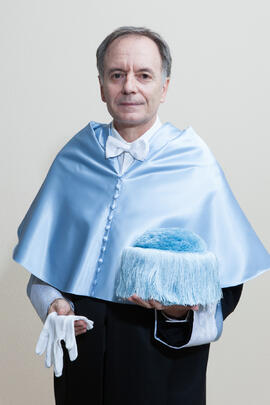 Retrato de Antonio Soler previo a su investidura como Doctor "Honoris Causa" por la Facultad de Filosofía y Letras de la Universidad de Málaga. Paraninfo. Junio de 2016