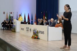 Intérprete de signos. Solemne Acto de Apertura del Curso Académico 2022/2023 de las Universidades Andaluzas. Escuela Técnica Superior de Ingeniería Informática y Telecomunicaciones. Septiembre de 2022