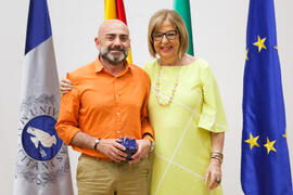 Retrato con la rectora en el homenaje a los jubilados y al personal que cumple 25 años de servicio en la UMA. Paraninfo. Mayo 2015