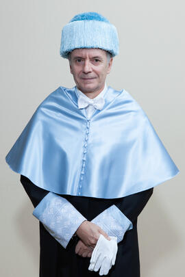 Retrato de Antonio Soler previo a su investidura como Doctor "Honoris Causa" por la Facultad de Filosofía y Letras de la Universidad de Málaga. Paraninfo. Junio de 2016
