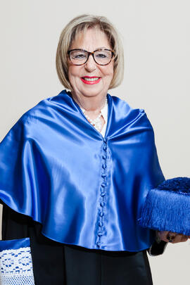 Retrato de Adelaida de la Calle previo a su imposición de la Medalla de Oro de la Universidad de Málaga. Paraninfo. Mayo de 2016