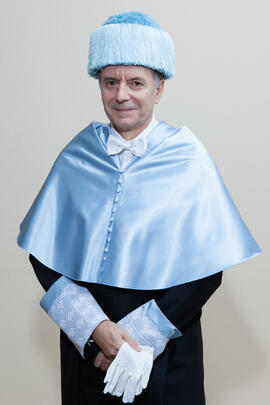 Retrato de Antonio Soler previo a su investidura como Doctor "Honoris Causa" por la Facultad de Filosofía y Letras de la Universidad de Málaga. Paraninfo. Junio de 2016