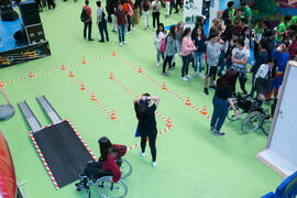 Circuito en silla de ruedas. Jornadas de Puertas Abiertas de la Universidad de Málaga. Complejo Polideportivo Universitario. Abril de 2018