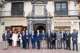 Foto de grupo. 230º Aniversario de la Sociedad Económica Amigos del País. Plaza de la Constitución. Septiembre de 2019