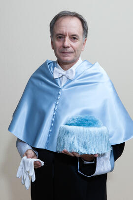 Retrato de Antonio Soler previo a su investidura como Doctor "Honoris Causa" por la Facultad de Filosofía y Letras de la Universidad de Málaga. Paraninfo. Junio de 2016