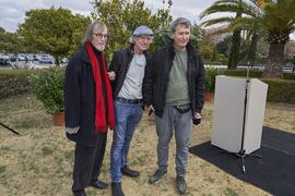 Perry Oliver, Robert Harding y José Ignacio Díaz de Rábago. Inauguración de la esculturas. Facultad de Ciencias de la Educación y Psicología. Campus de Teatinos. Enero de 2022