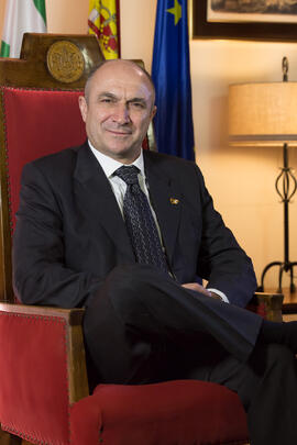 Retrato de Eugenio José Luque Domínguez, Decano de la Facultad de Económicas. Facultad de Ciencias Económicas y Empresariales. Marzo de 2016
