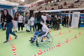 Circuito en silla de ruedas. Jornadas de Puertas Abiertas de la Universidad de Málaga. Complejo Polideportivo Universitario. Abril de 2018