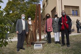 Foto de grupo. Inauguración de la escultura "Otro Vínculo", de Perry Oliver. Facultad de Filosofía y Letras. Campus de Teatinos. Enero de 2022