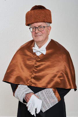 Retrato de Felipe Romera previo a su investidura como Doctor "Honoris Causa" por la por la Escuela Técnica Superior de Ingeniería de Telecomunicación de la Universidad de Málaga. Paraninfo. Marzo de 2022