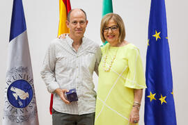 Retrato con la rectora en el homenaje a los jubilados y al personal que cumple 25 años de servicio en la UMA. Paraninfo. Mayo 2015