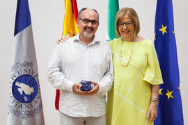 Retrato con la rectora en el homenaje a los jubilados y al personal que cumple 25 años de servicio en la UMA. Paraninfo. Mayo 2015