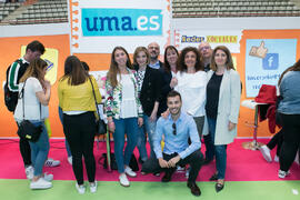 Foto de grupo. Jornadas de Puertas Abiertas de la Universidad de Málaga. Complejo Polideportivo Universitario. Abril de 2018
