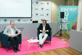 Ángel Valencia presenta el encuentro con Fernando Vallespín. Cursos de Verano de la Universidad de Málaga. Edificio del Rectorado. Julio de 2018