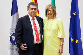 Retrato con la rectora en el homenaje a los jubilados y al personal que cumple 25 años de servicio en la UMA. Paraninfo. Mayo 2015