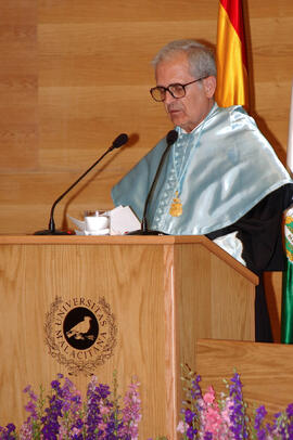 Investidura como Doctor "Honoris Causa" de D. Alfonso Canales Pérez Bryan por la Universidad de Málaga. Salón de Actos del Rectorado. Mayo de 2005