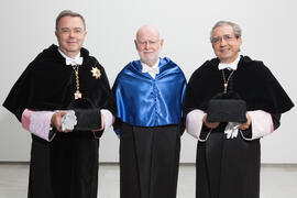Retrato de Guillermo Cisneros, José Ángel Narváez y Antonio Luque previo a su investidura como Doctor "Honoris Causa" por la Facultad de Ciencias de la Universidad de Málaga. Edificio del Rectorado. Octubre de 2016