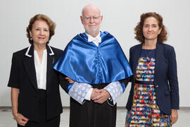 Retrato de Antonio Luque y familia previo a su investidura como Doctor "Honoris Causa" por la Facultad de Ciencias de la Universidad de Málaga. Edificio del Rectorado. Octubre de 2016