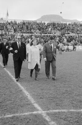 Marisol en el estadio de La Rosaleda. Partido de fútbol Club Deportivo Málaga y Club de Fútbol Melilla (2-0). Noviembre de 1963. Málaga (España).