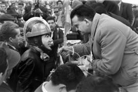 Entrevista a José Medrano, ganador de la prueba de 350 centímetros cúbicos internacional del XIV Gran Premio Motociclista de Invierno de Málaga. Febrero de 1963. Málaga (España)