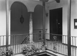 Sociedad Económica de Amigos del País. 1922. Entrada a la biblioteca. Málaga, España.