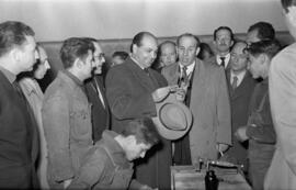 Visita a la Escuela de Formación Profesional Francisco Franco de  José Solís Ruiz, ministro-secretario general del Movimiento. Enero de 1953. Málaga, España.