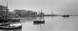 Málaga. Ensenada de Guadiaro. Puerto. Paseo de la Farola. 1945. Málaga, España.