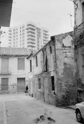 Calle, barrio de El Perchel. 1974, febrero. Málaga, España.