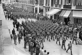 Semana Santa de Málaga. Desfile de la Legión. Cofradía de Mena. Jueves Santo. Marzo de 1954. España.