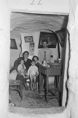 Vivienda cueva. Noviembre de 1954. Málaga, España.