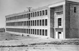 Escuela de Peritos Industriales en El Ejido. Abril de 1956. Málaga (España).