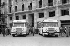 Alameda Principal. 1953, marzo. Autobuses ante el edificio Taillefer. Málaga, España.