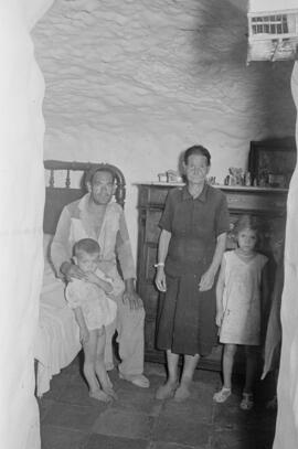 Vivienda cueva en El Palo. 1954-10, octubre. Málaga, España.