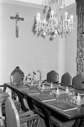 Escuela de Peritos Industriales en calle la Regente. Sala de reuniones. Abril de 1956. Málaga (España).