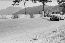 1ª Vuelta Automovilística a Andalucía. 2ª Etapa, Málaga-Granada, subida Cuesta de la Reina, Montes de Málaga. Septiembre de 1954. Málaga, España