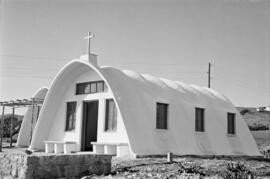 Construcción de la escuelas del Obispado en la pedanía de los Rubios, Rincón de la Victoria, Málaga. Febrero de 1954. España.
