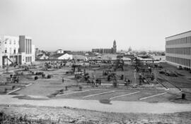 Plaza de El Ejido. Escuela de Peritos y Escuela Normal de Magisterio. Obras. Abril de 1961. Málaga, España.