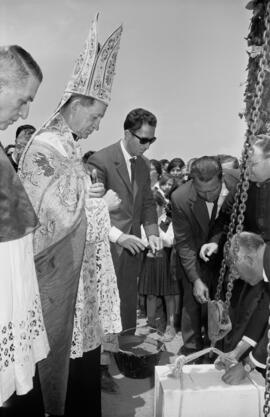 Acto de colocación de la primera piedra del Instituto Docente Santa María de la Victoria por el Nuncio de su Santidad. Mayo de 1963. Málaga, España.