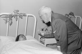 Visita del ministro de la Gobernación, Camilo Alonso Vega, al Hospital Civil. Marzo de 1967. Málaga (España)