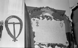 Visita a al Sanatorio 18 de Julio del delegado nacional de Sindicatos y ministro secretario general del Movimiento, José Solís Ruiz. Enero de 1953. Málaga, España.