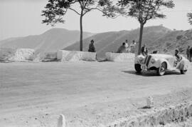 1ª Vuelta Automovilística a Andalucía. 2ª Etapa, Málaga-Granada, subida Cuesta de la Reina, Montes de Málaga. Septiembre de 1954. Málaga, España