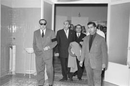 Luis Julve Ceperuelo y Eliseo Sastre del Blanco junto con José Lazárraga Abechuco visitan las instalaciones del sanatorio 18 de julio. Diciembre de 1955. Málaga, España-04
